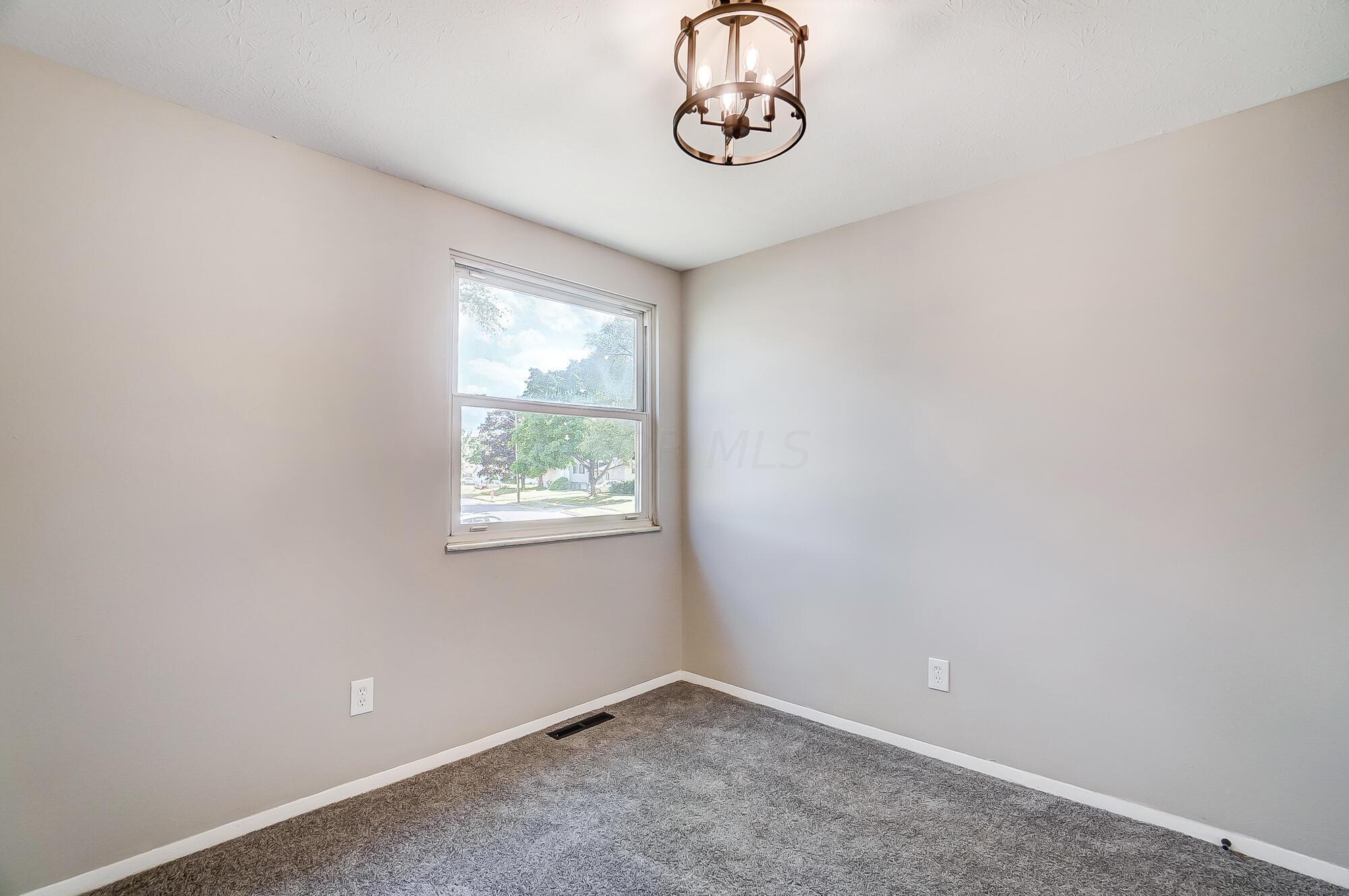 3382 Binbrook Road North Columbus, OH 43227 - Photo 25 of 40 031