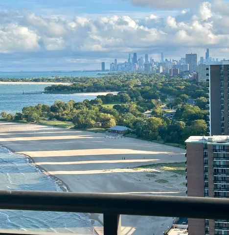 $479,000 | 6007 North Sheridan Road, Unit 25E, Chicago, IL 60660