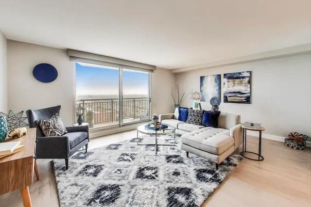 $479,000 | 6007 North Sheridan Road, Unit 25E, Chicago, IL 60660