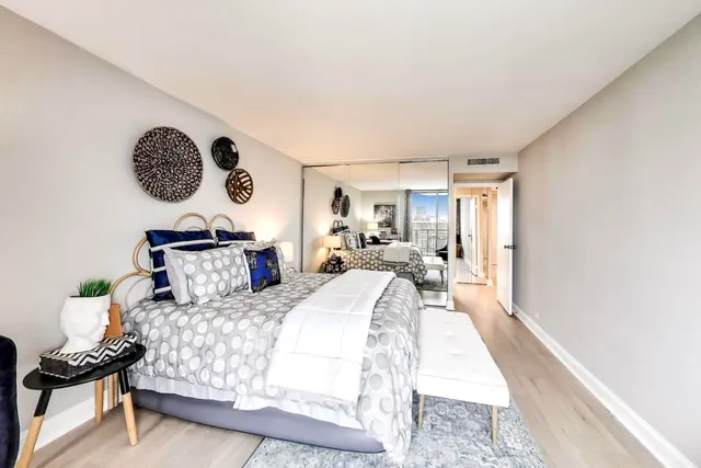 $479,000 | 6007 North Sheridan Road, Unit 25E, Chicago, IL 60660