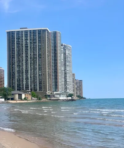 $479,000 | 6007 North Sheridan Road, Unit 25E, Chicago, IL 60660