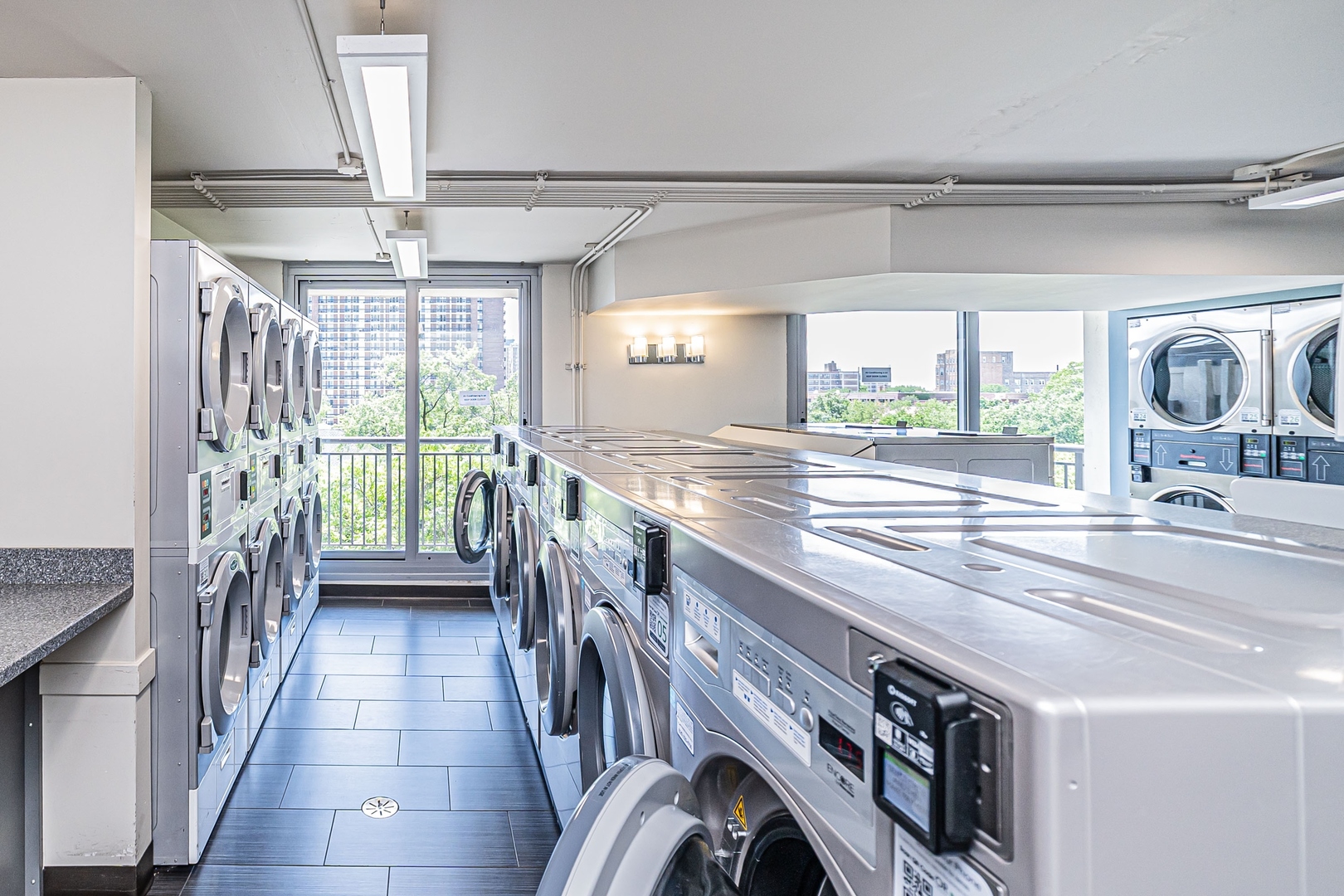 6007 North Sheridan Road, Unit 25E Chicago, IL 60660 - Photo 24 of 29