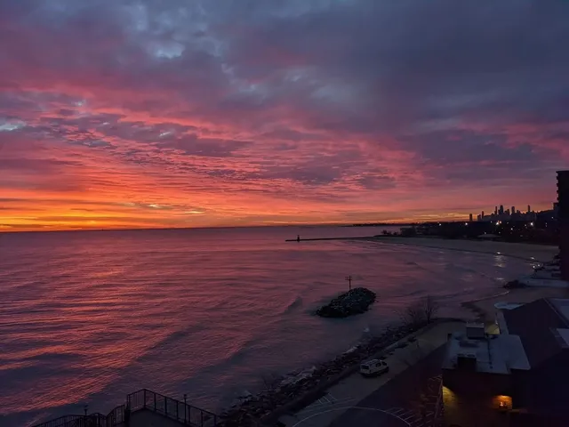 $479,000 | 6007 North Sheridan Road, Unit 25E, Chicago, IL 60660