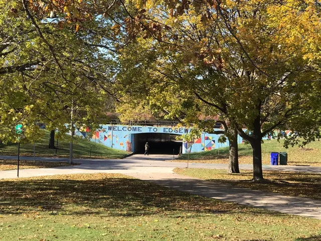 $479,000 | 6007 North Sheridan Road, Unit 25E, Chicago, IL 60660