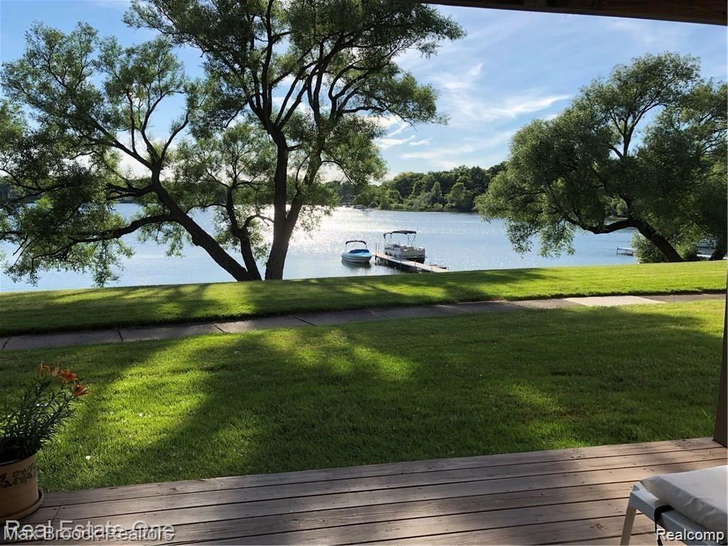 1958 Klingensmith Road, Unit 28A Bloomfield Hills, MI 48302 - Photo 1 of 16