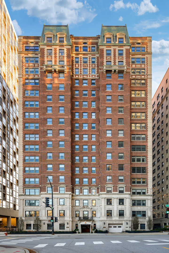 399 West Fullerton Pkwy Unit 18W  