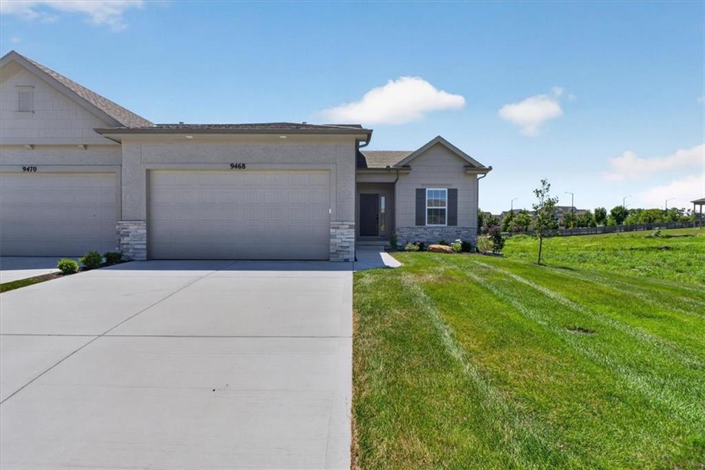 9468 Shady Bend Road Lenexa, KS 66227 - Photo 46 of 58