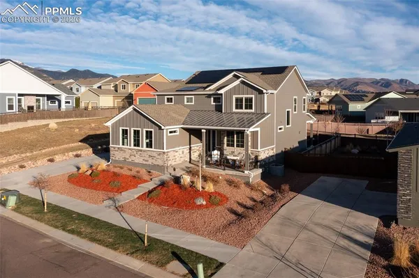 a view of multiple houses with a yard