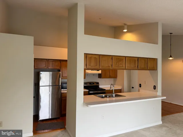 $1,900 | 2600 Camelback Lane, Unit 9, Silver Spring, MD 20906