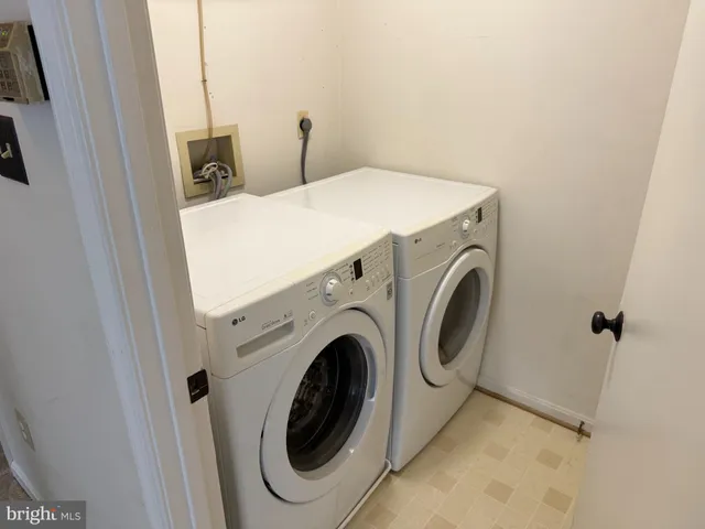 $1,900 | 2600 Camelback Lane, Unit 9, Silver Spring, MD 20906