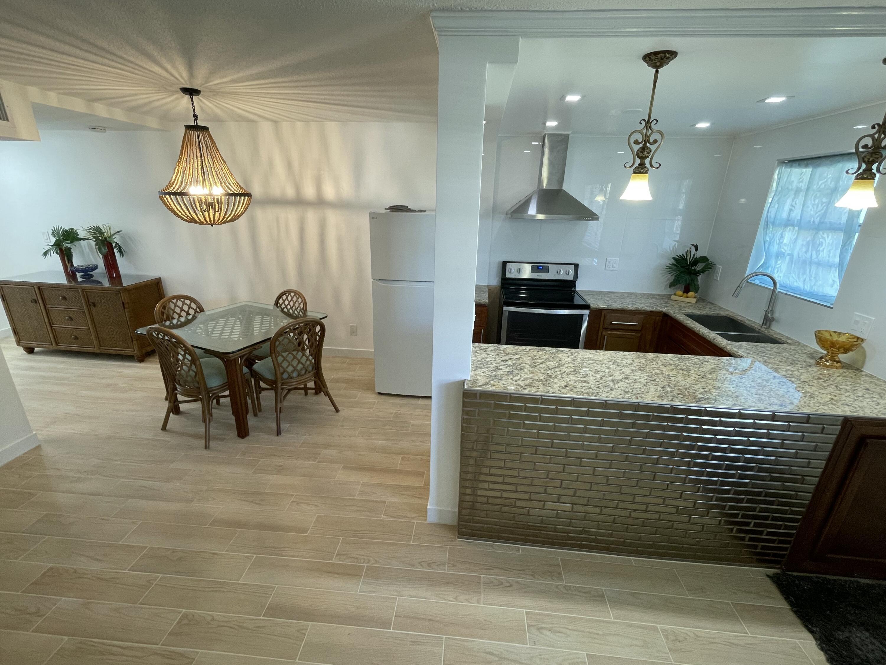 30 Southeast 13th Street, Unit A2 Boca Raton, FL 33432 - Photo 5 of 26 subway tile bar