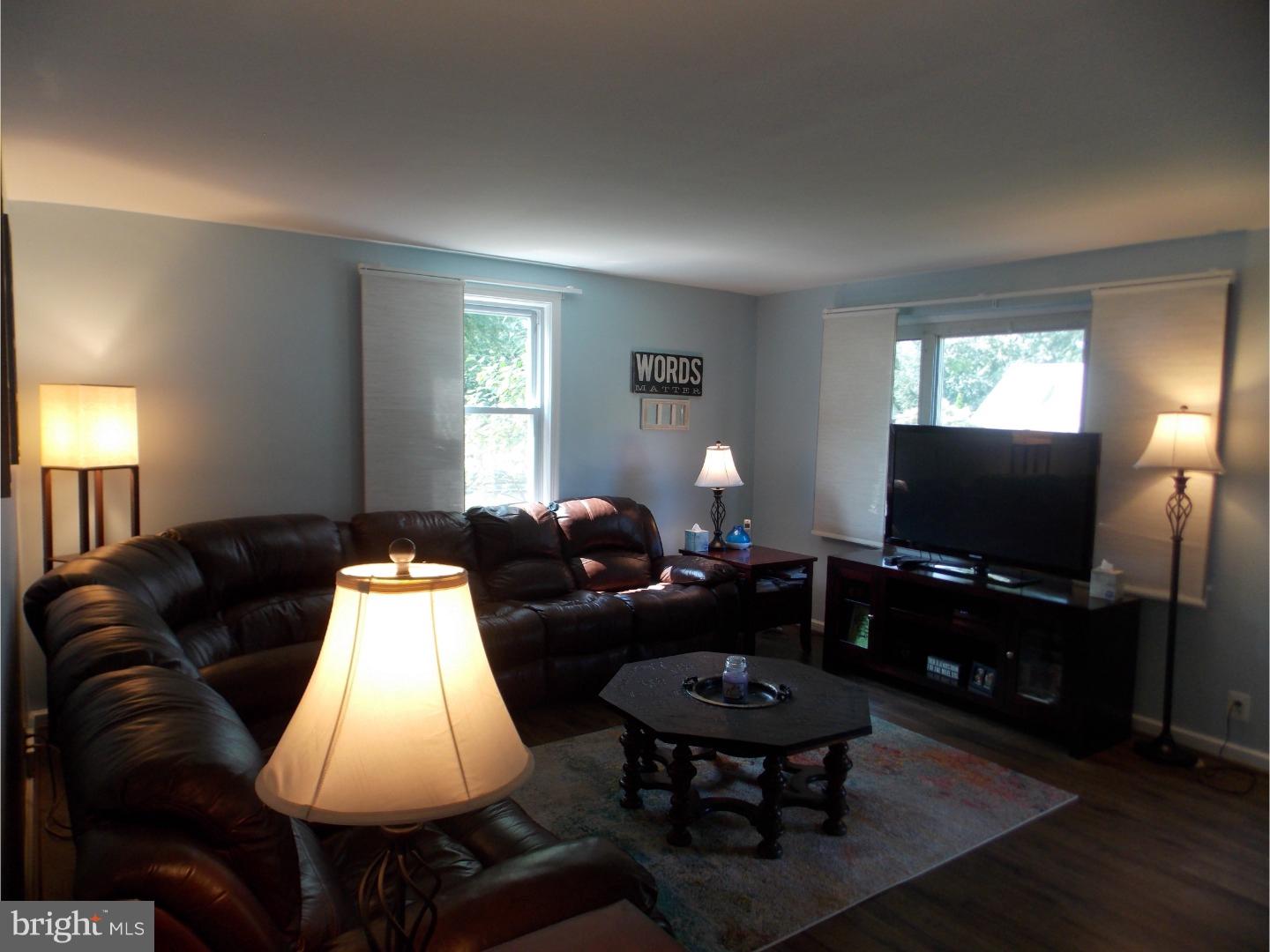 301 Butler Road Springfield, PA 19064 - Photo 3 of 20 Living Room