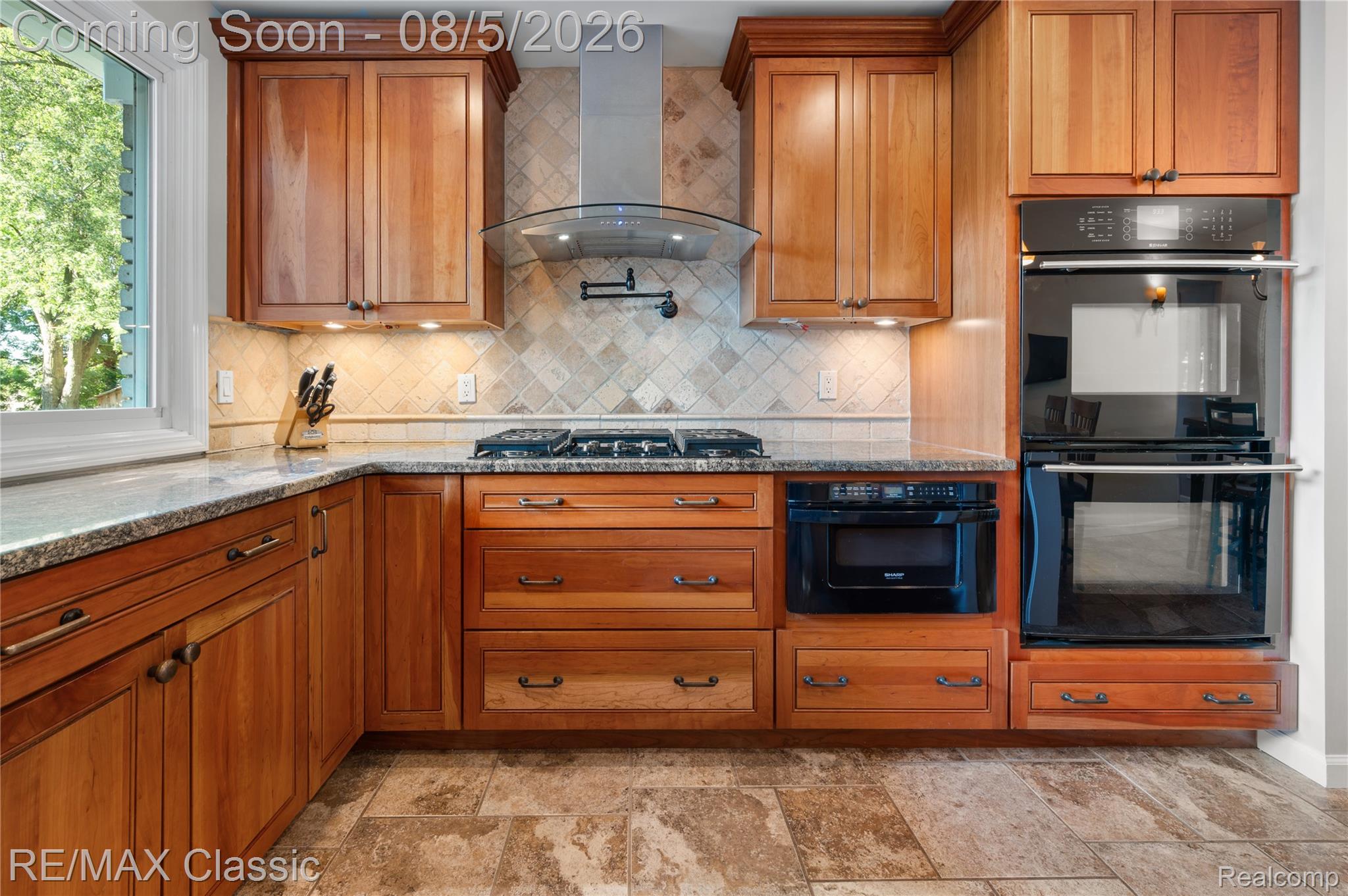 36159 West Lyman Road Farmington, MI 48331 - Photo 10 of 38 Double ovens, mocrowave