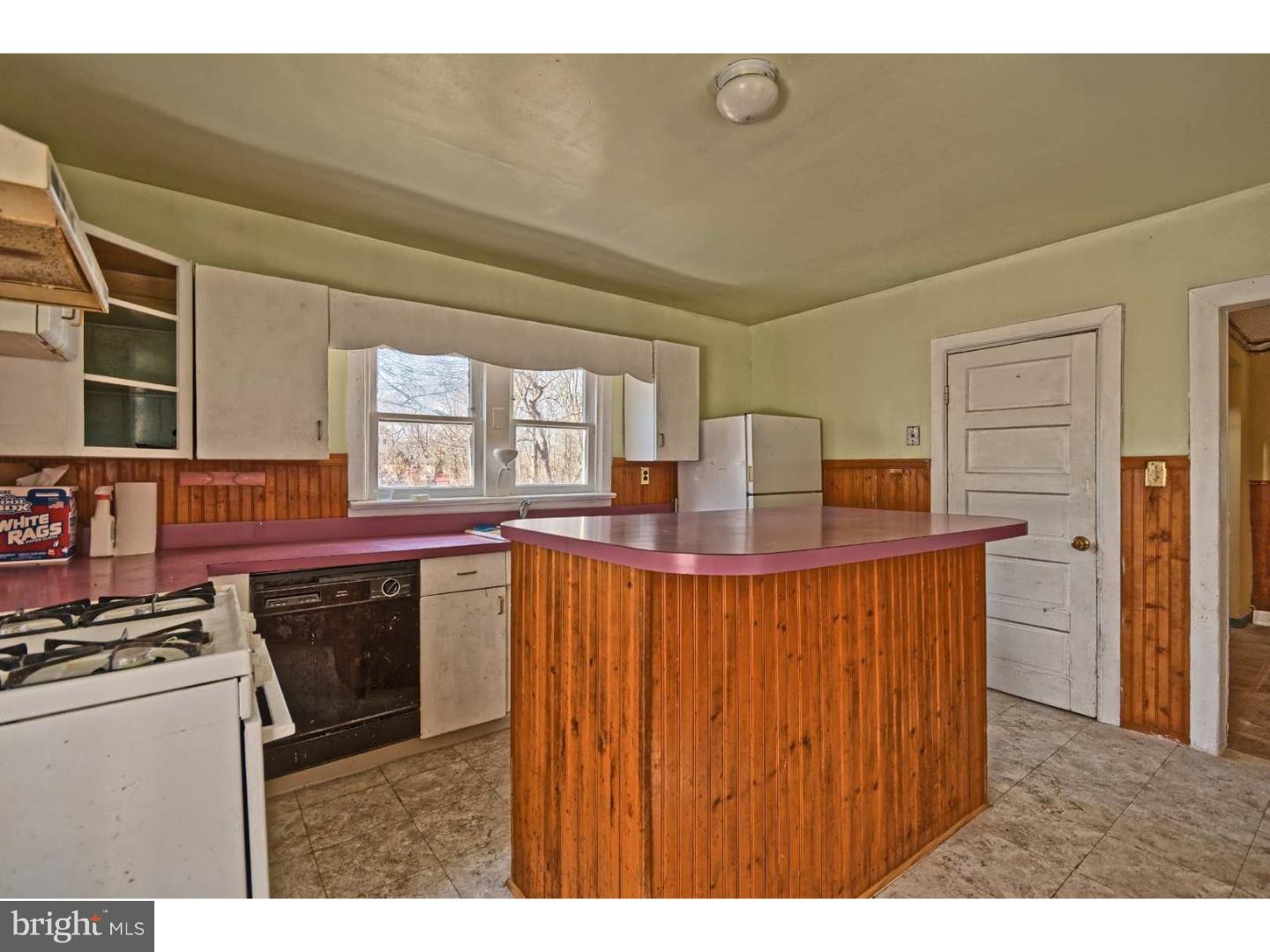 859 Tanyard Road Deptford, NJ 08096 - Photo 5 of 8 Gallery Image 5