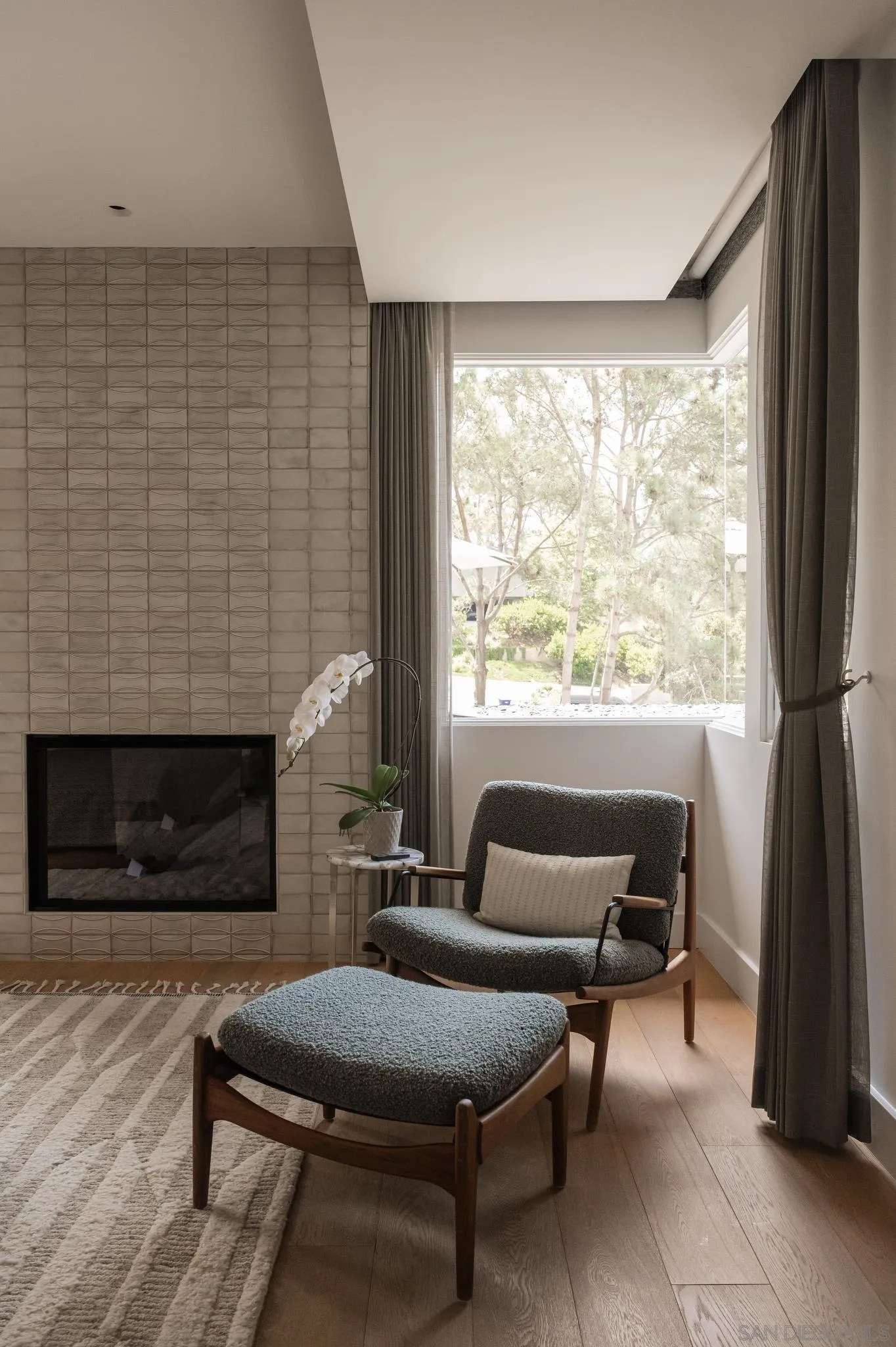 404 Pine Needles Drive Del Mar, CA 92014 - Photo 24 of 71 a living room with furniture and a fireplace