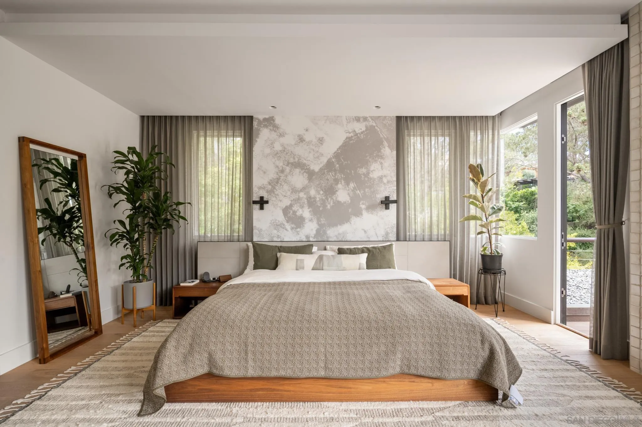 404 Pine Needles Drive Del Mar, CA 92014 - Photo 25 of 71 a bedroom with a large bed and a large window