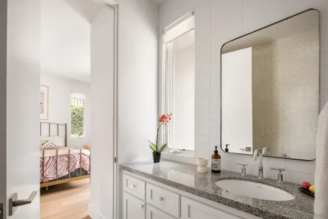 a view of sitting area with furniture