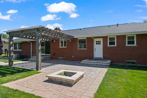 $589,000 | 4 Garden Court, Prospect Heights, IL 60070