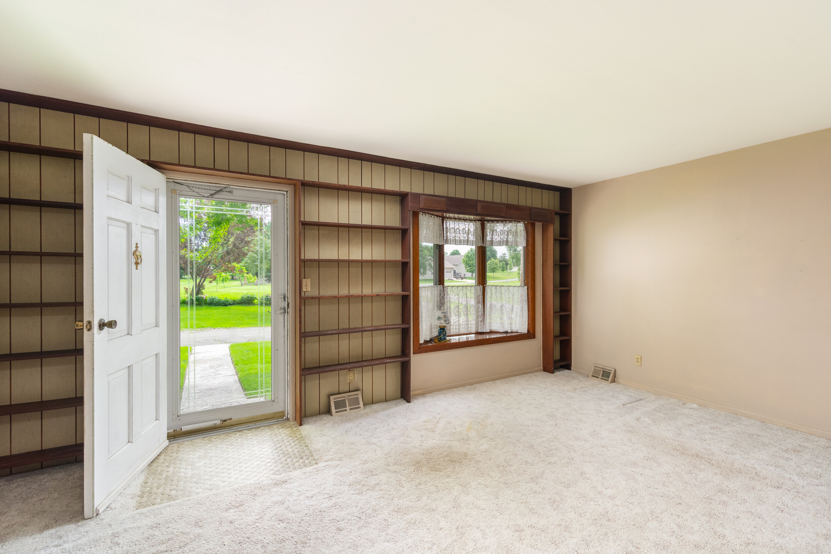 698 North 2853rd Road LaSalle, IL 61301 - Photo 11 of 39 a view of an empty room with a window