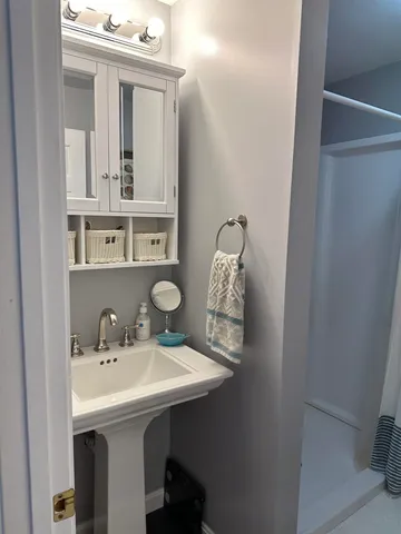 $1,500 | 208 Long Pond Road, Danville, NH 03819