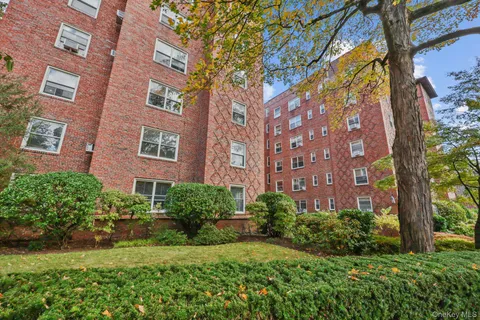 $375,000 | 250 Bronxville Road, Unit 2G, Bronxville, NY 10708