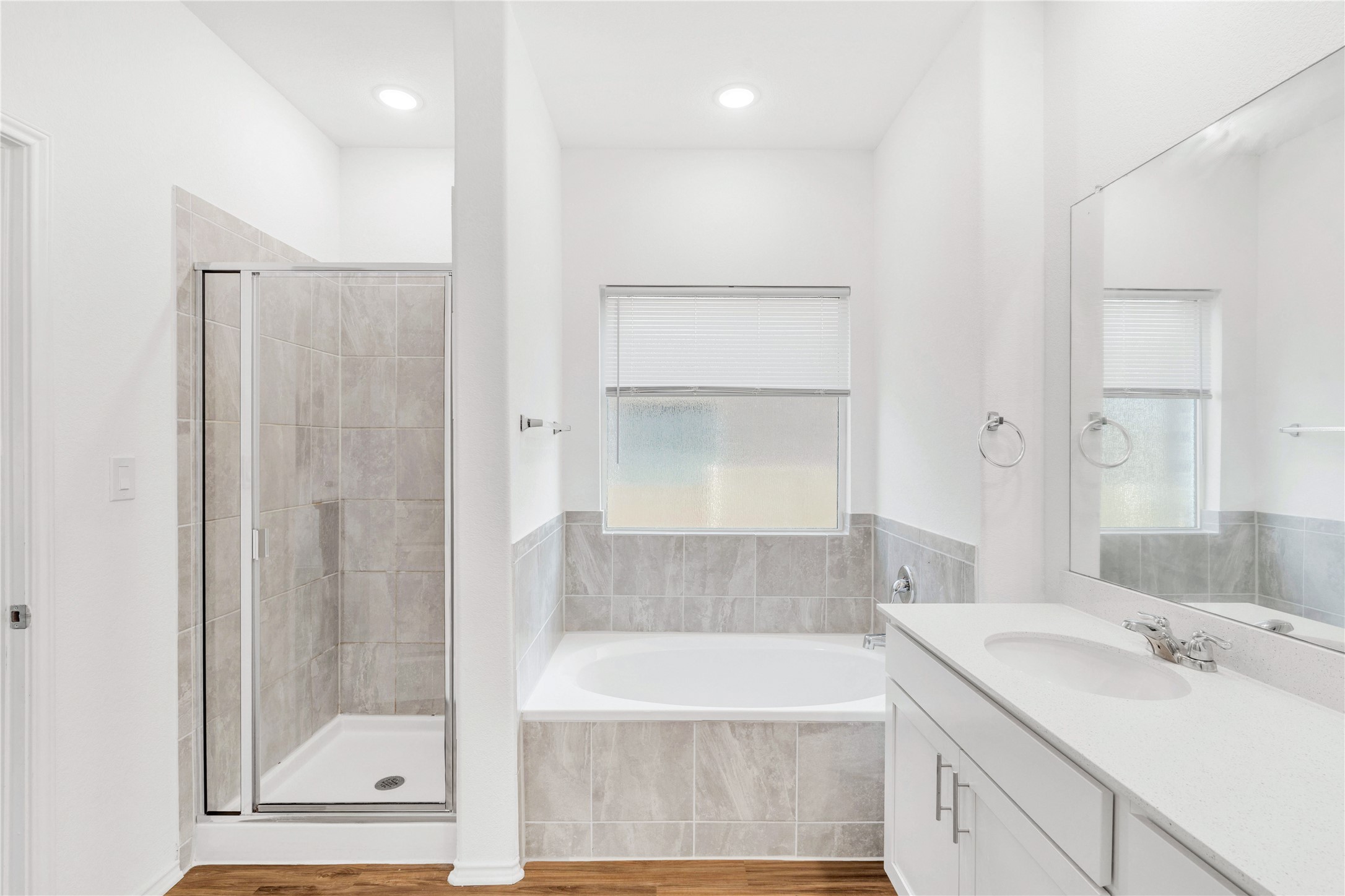 212 Saddle Mountain Road Georgetown, TX 78628 - Photo 14 of 38 a bathroom with a bathtub and a sink
