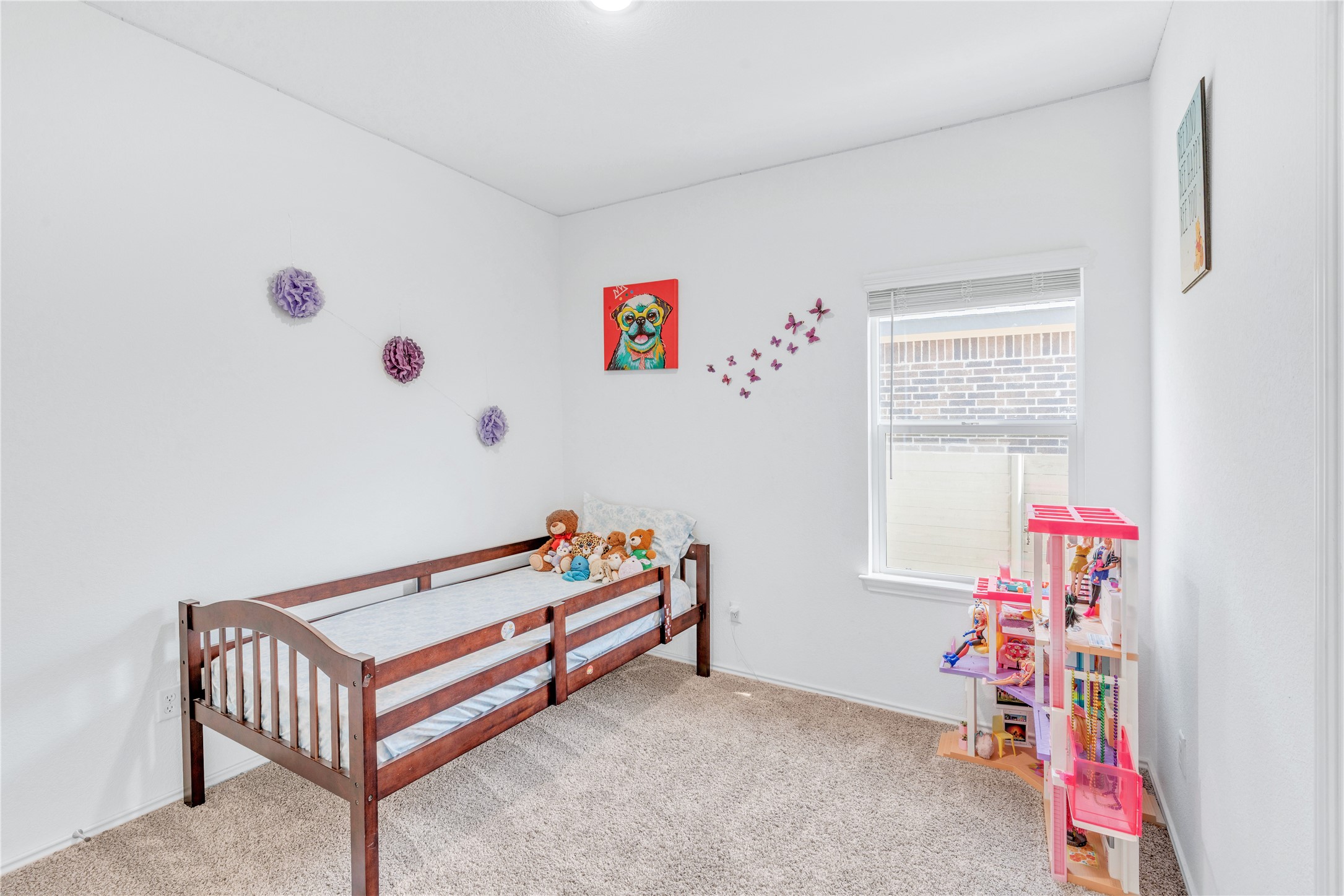 212 Saddle Mountain Road Georgetown, TX 78628 - Photo 21 of 38 a room with toys and a window