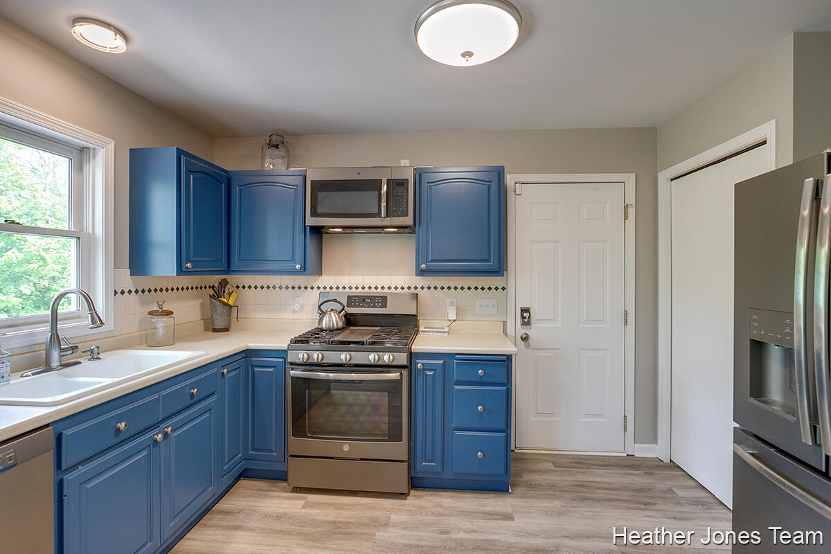 5682 Bartonville Road Belding, MI 48809 - Photo 8 of 33 IMG_1007