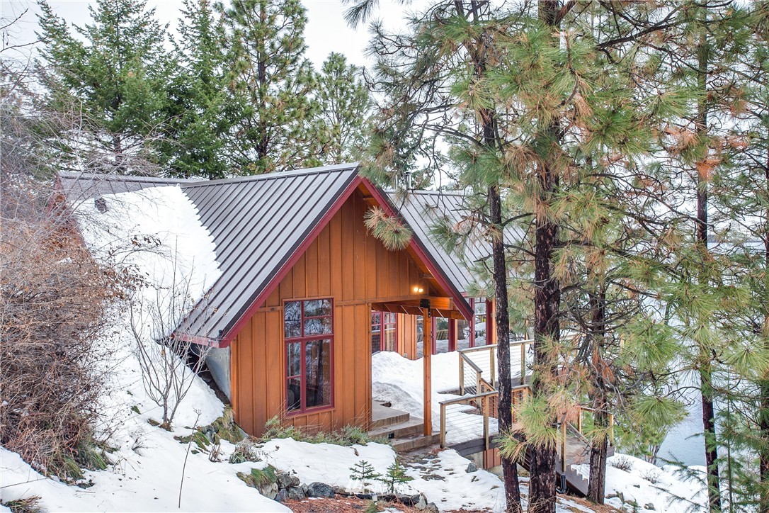 19540 South Lakeshore Road Chelan, WA 98816 - Photo 1 of 24 Gallery Image 1
