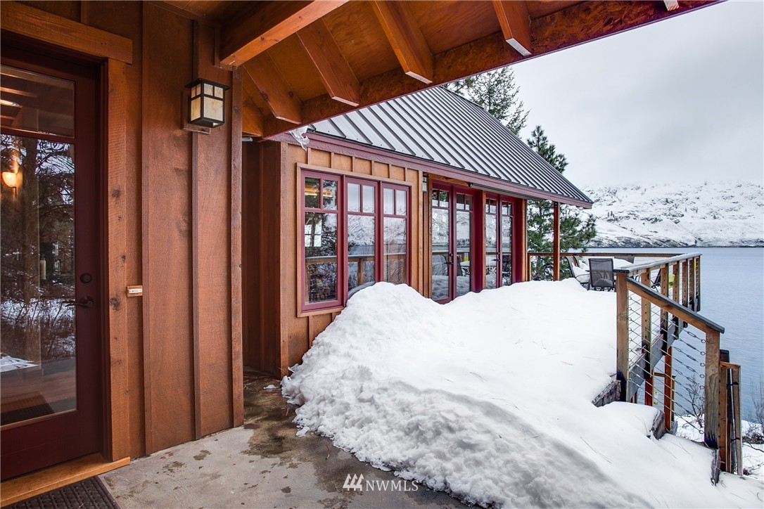 19540 South Lakeshore Road Chelan, WA 98816 - Photo 2 of 24 Gallery Image 2