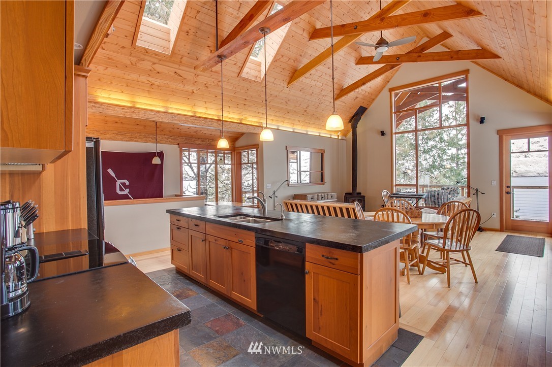 19540 South Lakeshore Road Chelan, WA 98816 - Photo 11 of 24 Gallery Image 11