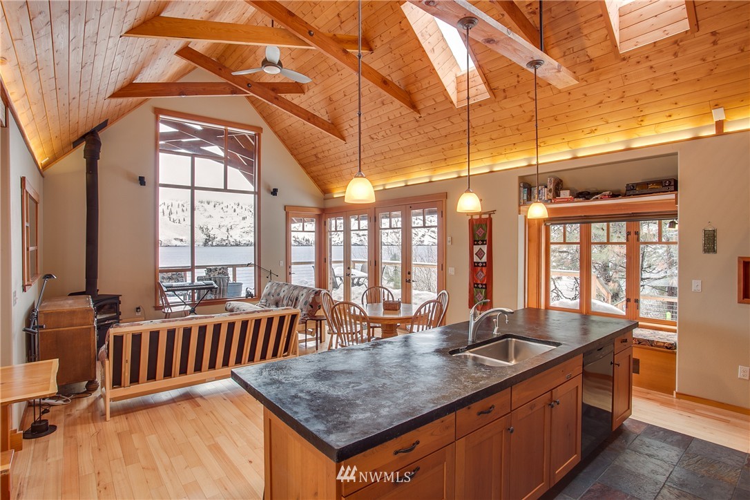 19540 South Lakeshore Road Chelan, WA 98816 - Photo 12 of 24 Gallery Image 12