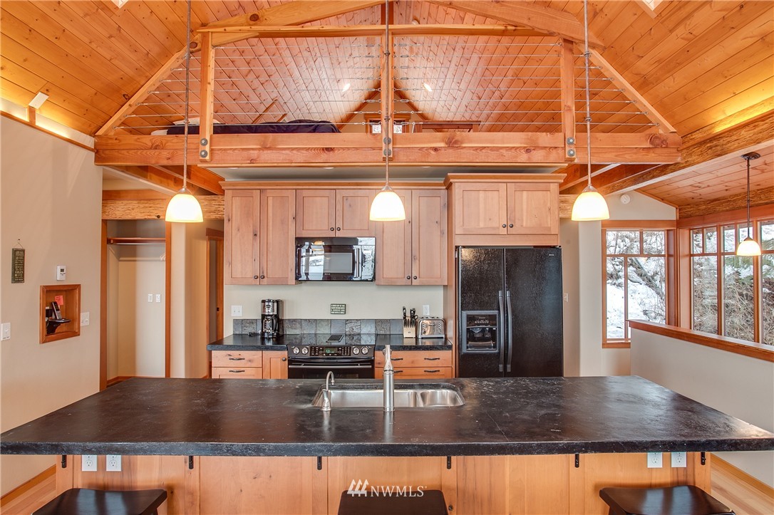 19540 South Lakeshore Road Chelan, WA 98816 - Photo 13 of 24 Gallery Image 13