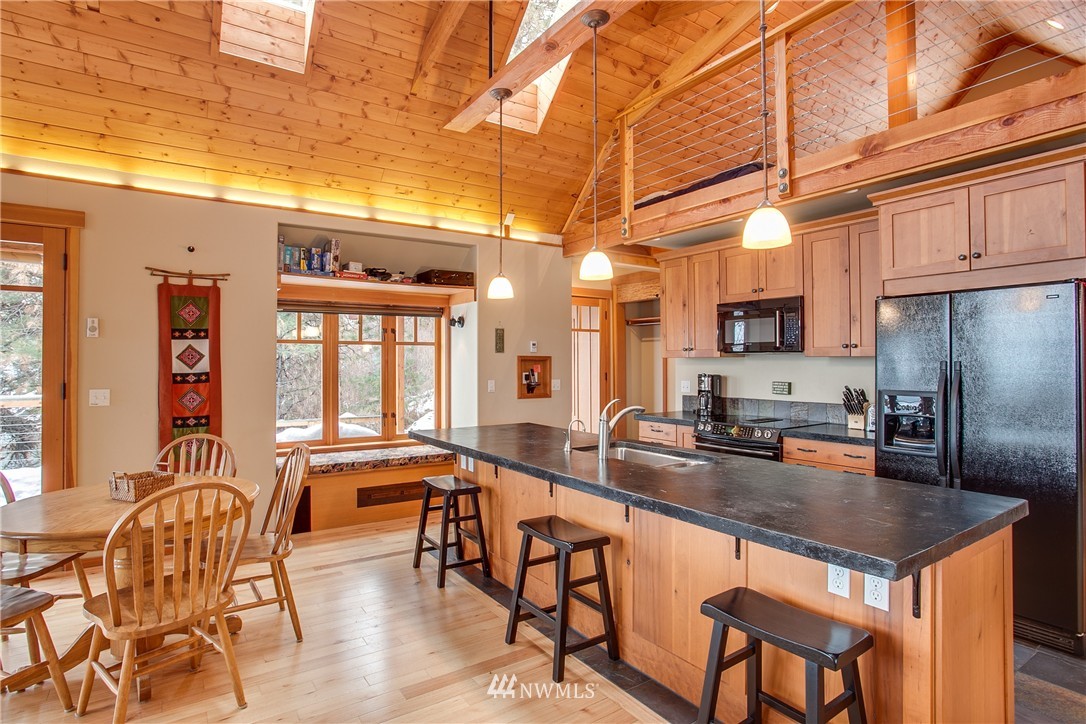 19540 South Lakeshore Road Chelan, WA 98816 - Photo 14 of 24 Gallery Image 14