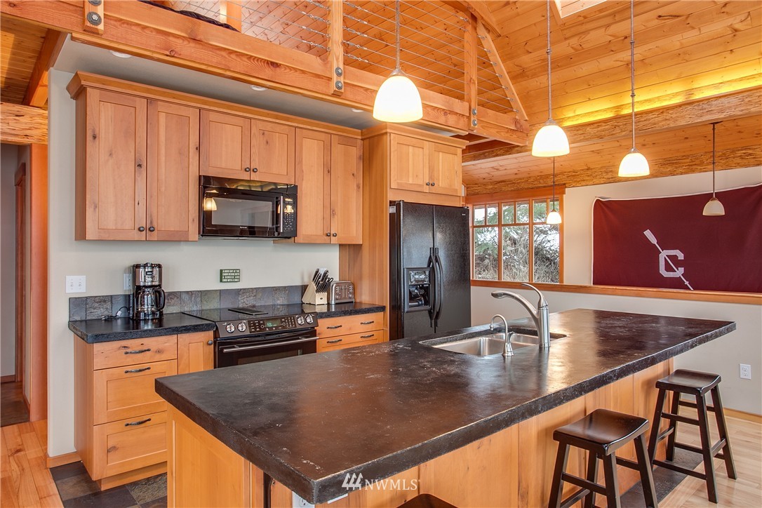 19540 South Lakeshore Road Chelan, WA 98816 - Photo 15 of 24 Gallery Image 15