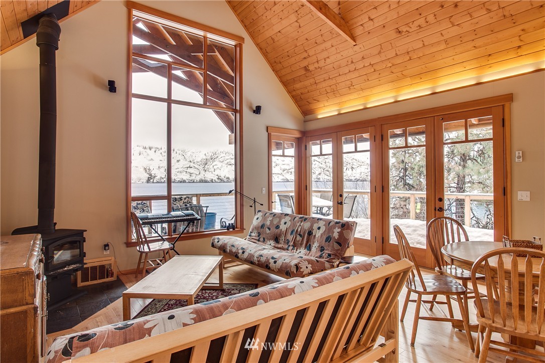 19540 South Lakeshore Road Chelan, WA 98816 - Photo 17 of 24 Gallery Image 17