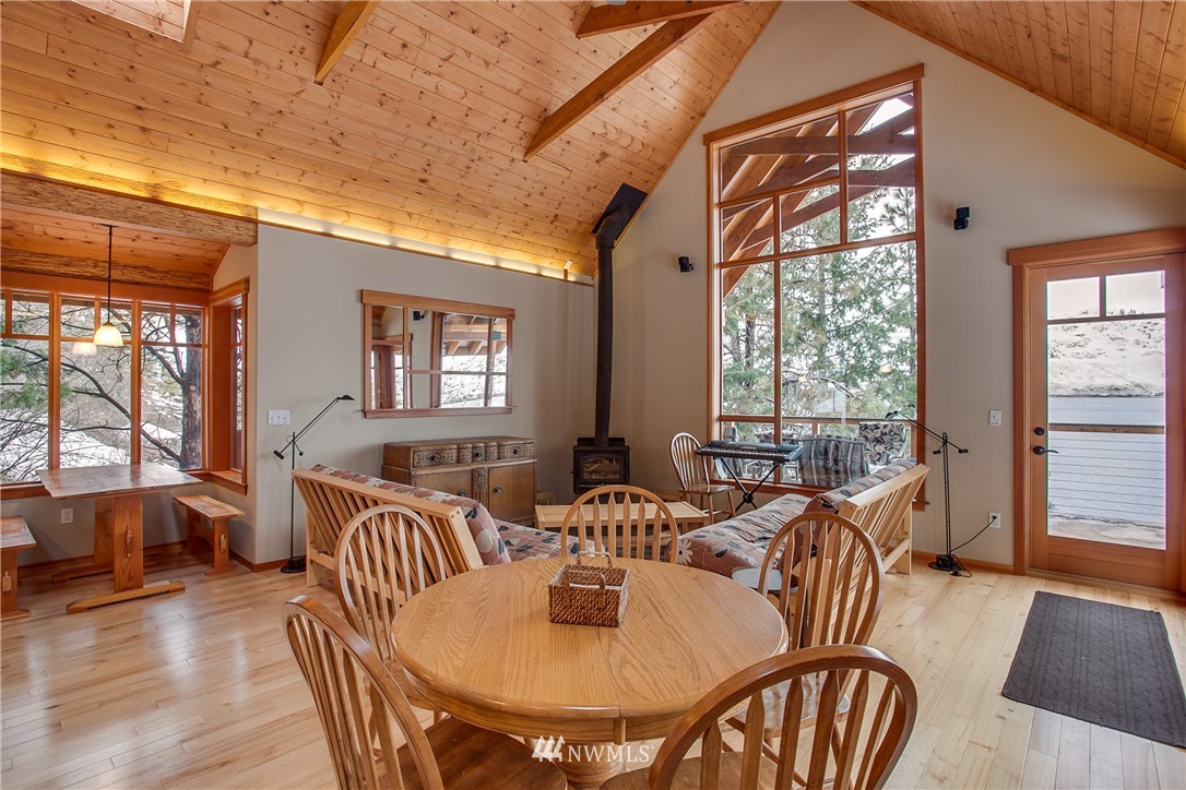 19540 South Lakeshore Road Chelan, WA 98816 - Photo 18 of 24 Gallery Image 18