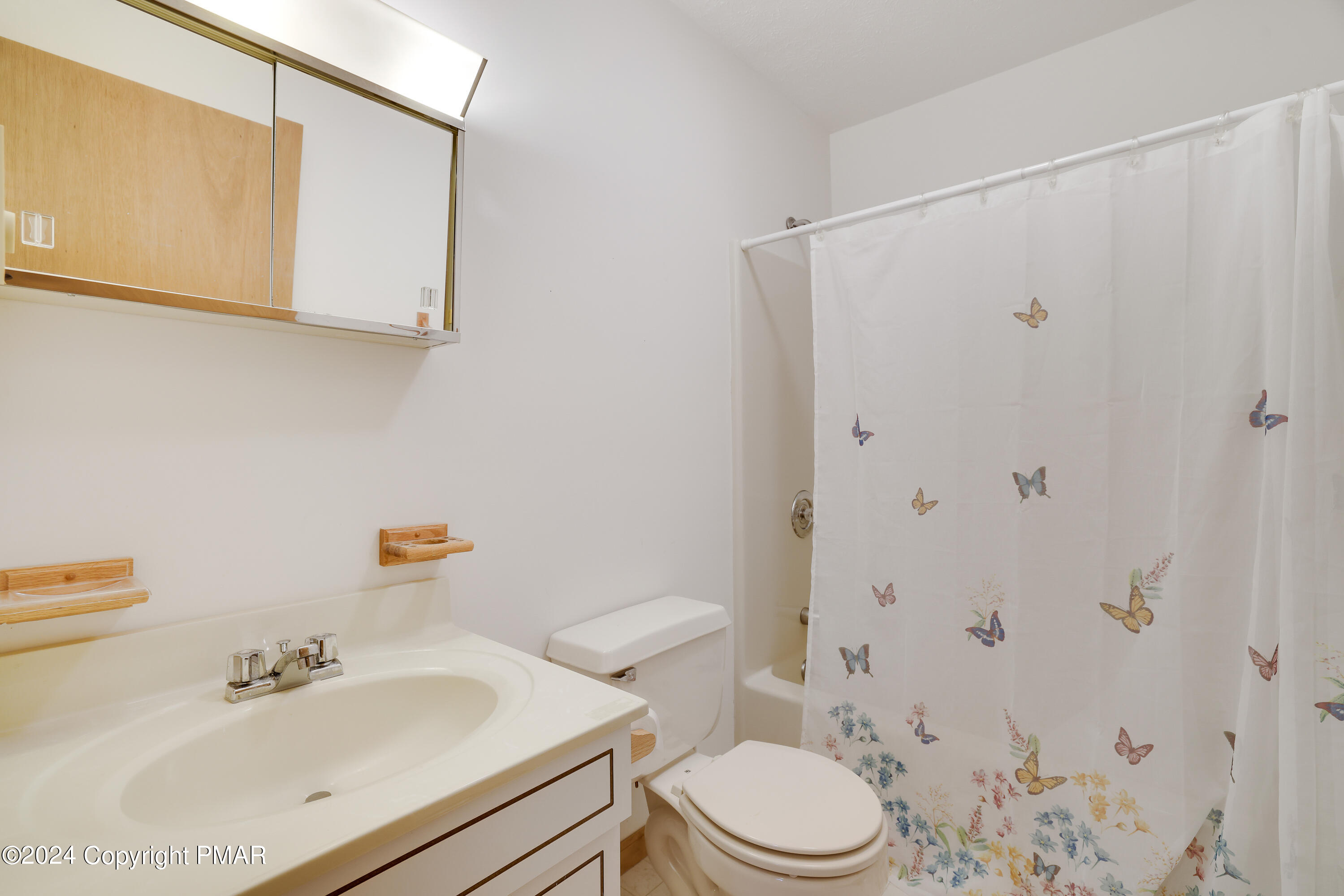 2104 Scarborough Way Bushkill, PA 18324 - Photo 14 of 31 RBR53625