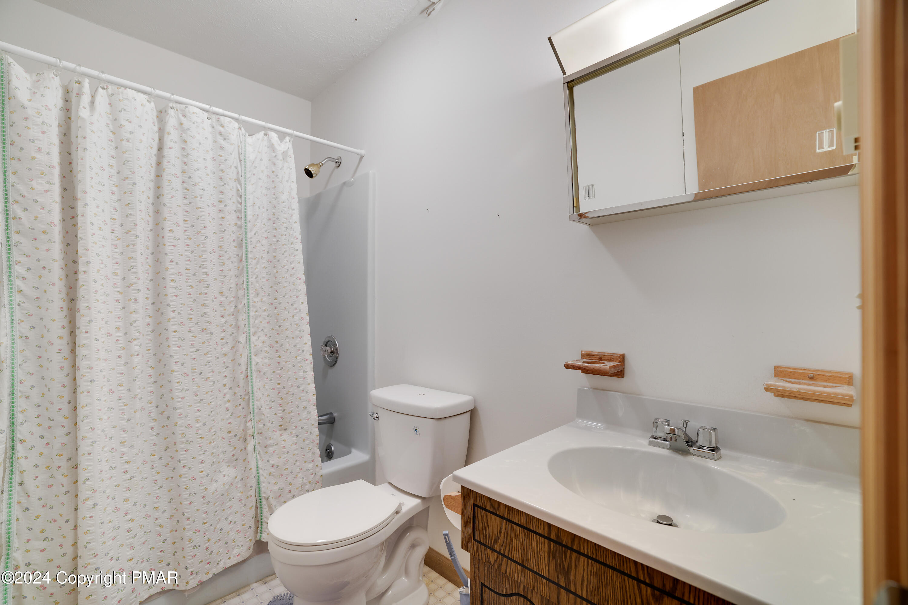 2104 Scarborough Way Bushkill, PA 18324 - Photo 23 of 31 RBR53665