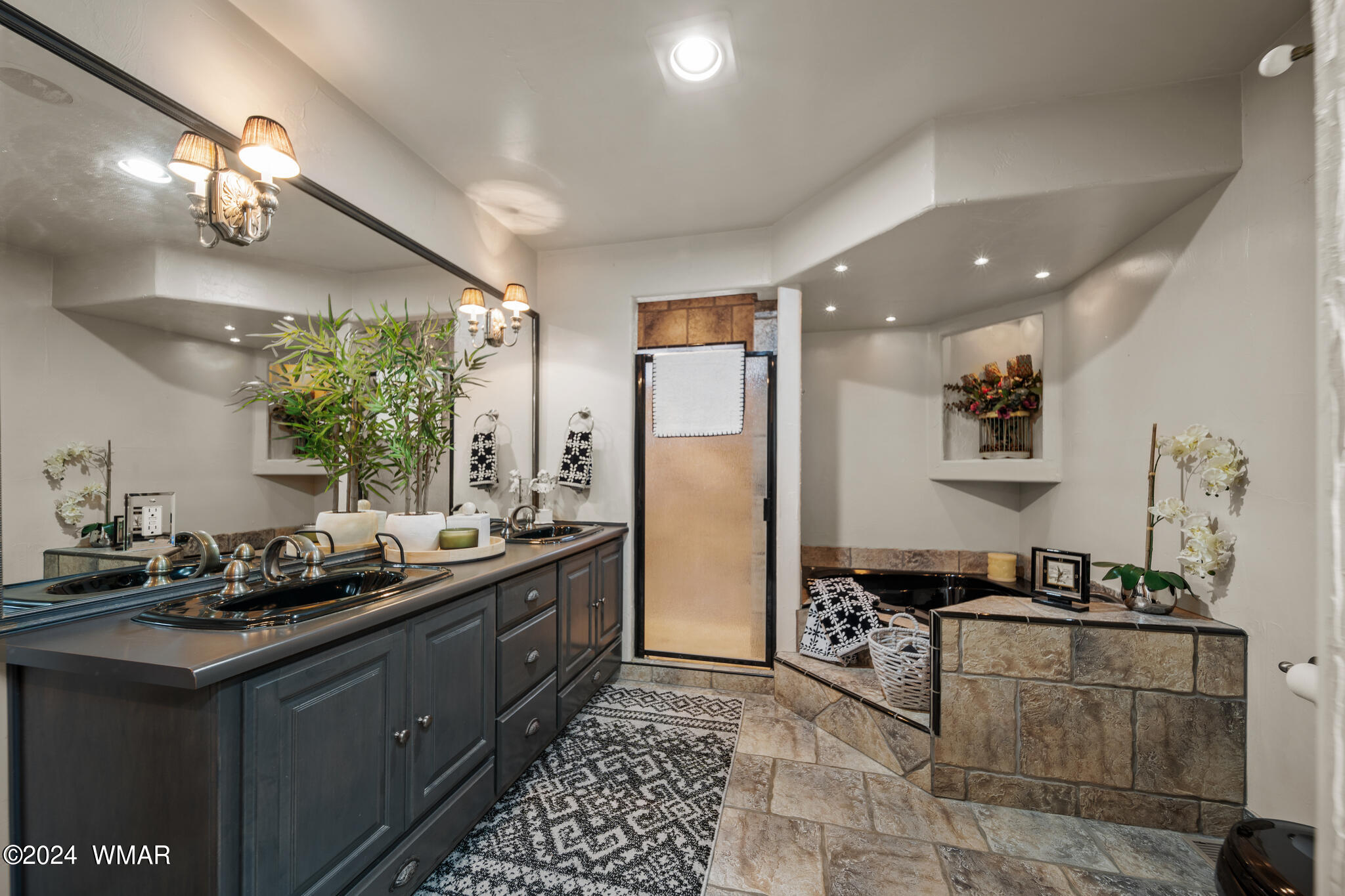 2595 Timber Ridge Lane Pinetop, AZ 85935 - Photo 67 of 77 Master Bath