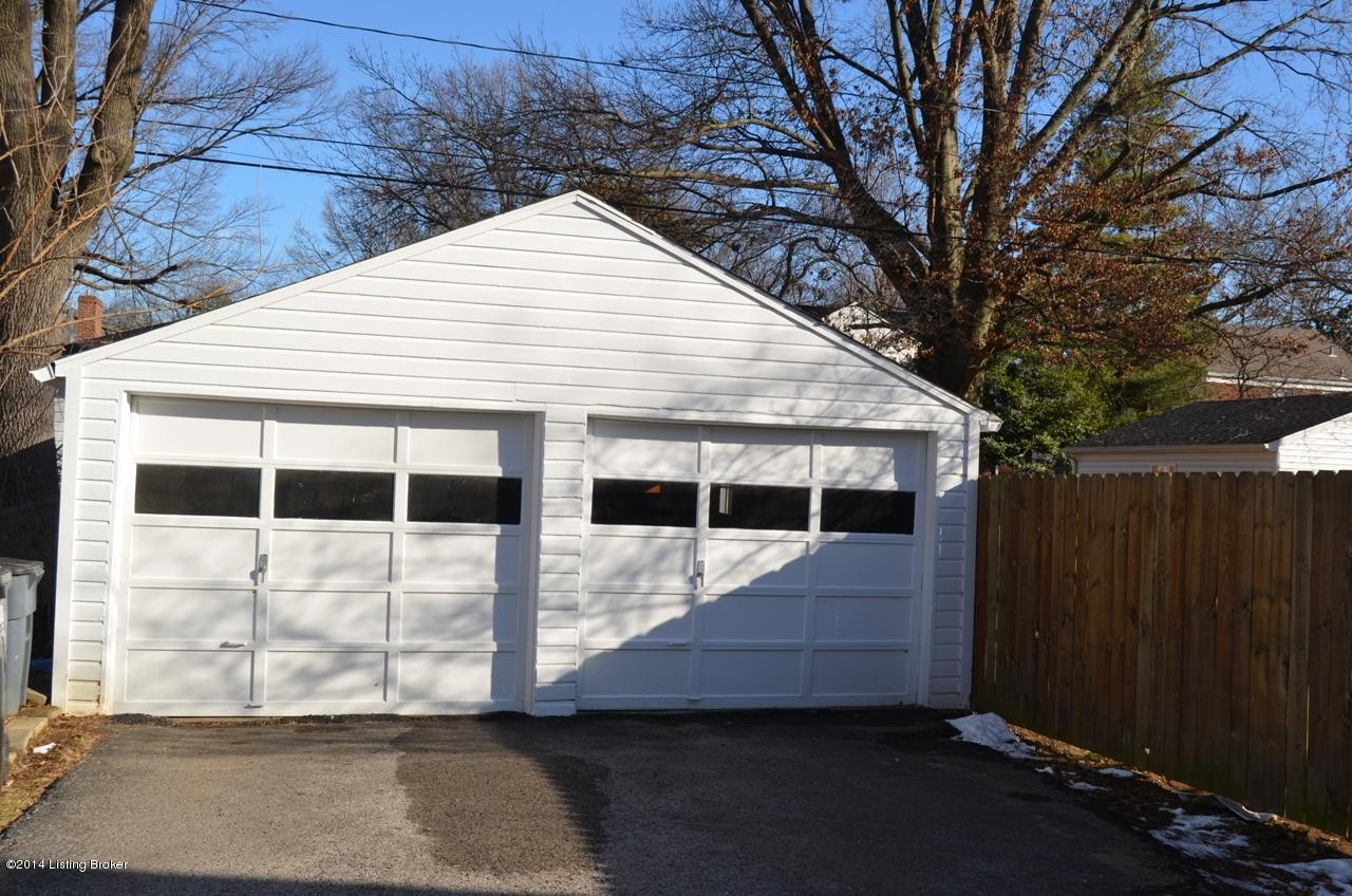 207 Tyne Road Louisville, KY 40207 - Photo 22 of 44 garage