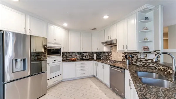 $650,000 | 10 Owls Cove Place, The Woodlands, TX 77382