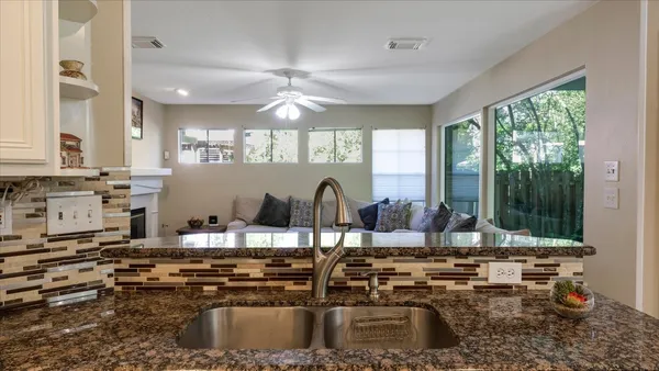 $650,000 | 10 Owls Cove Place, The Woodlands, TX 77382