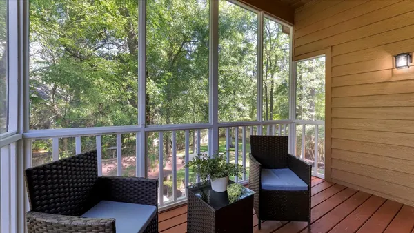 $650,000 | 10 Owls Cove Place, The Woodlands, TX 77382