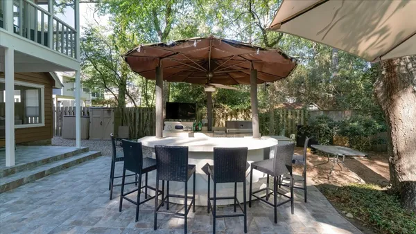 $650,000 | 10 Owls Cove Place, The Woodlands, TX 77382