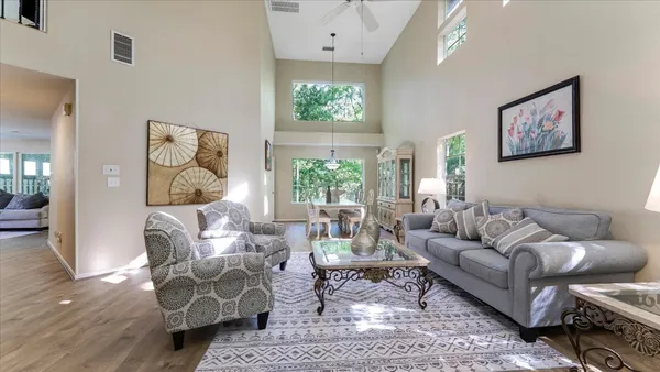 $650,000 | 10 Owls Cove Place, The Woodlands, TX 77382
