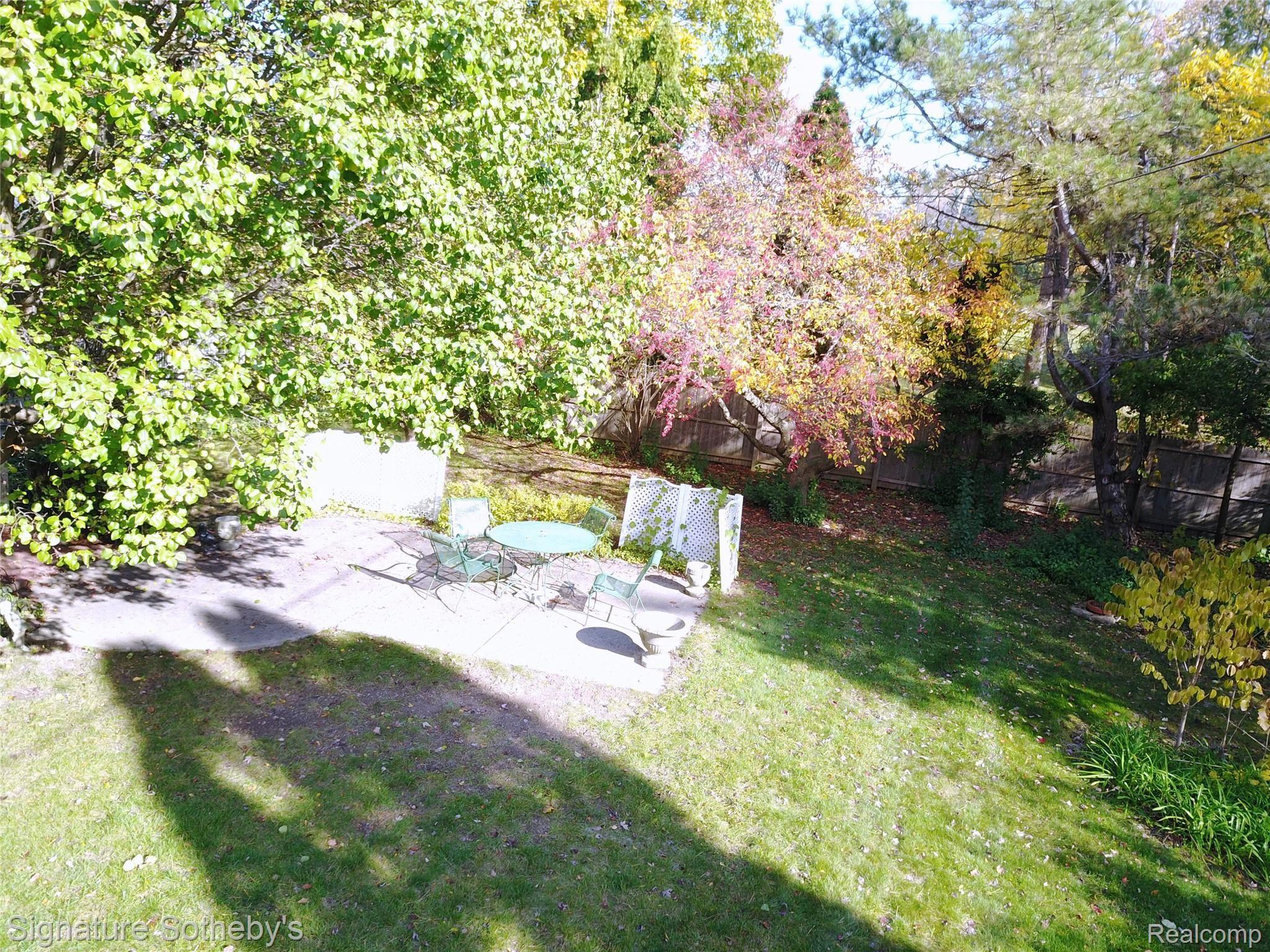 5458 Provincial Road Grand Blanc, MI 48439 - Photo 30 of 37 Patio