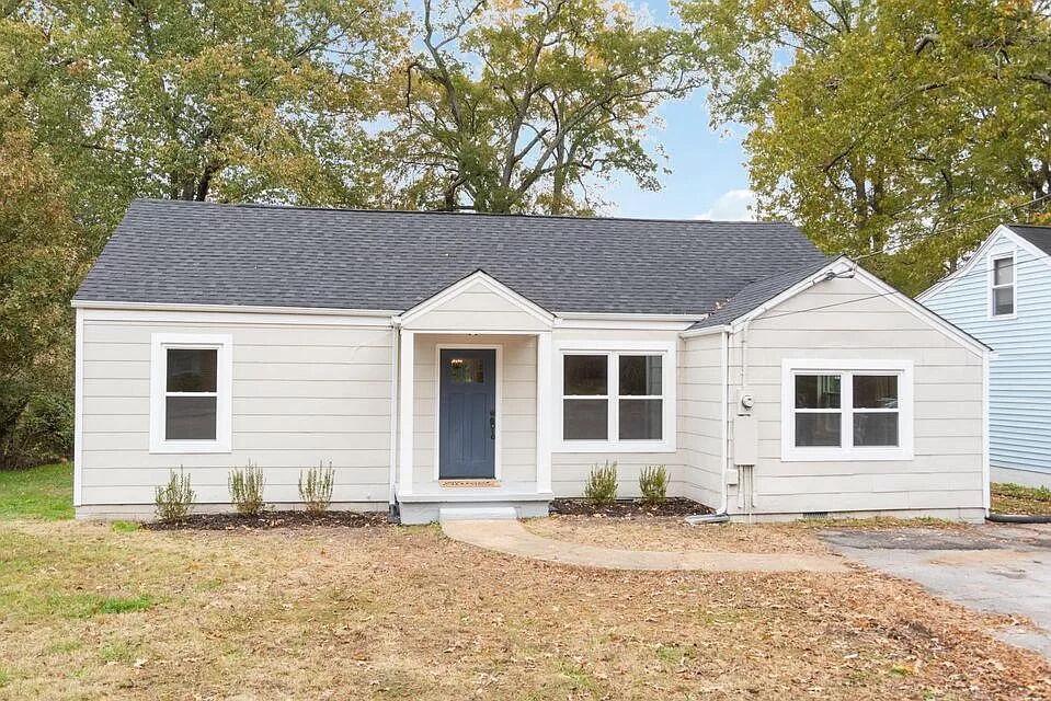 114 North Moore Road Chattanooga, TN 37411 - Photo 1 of 17 1