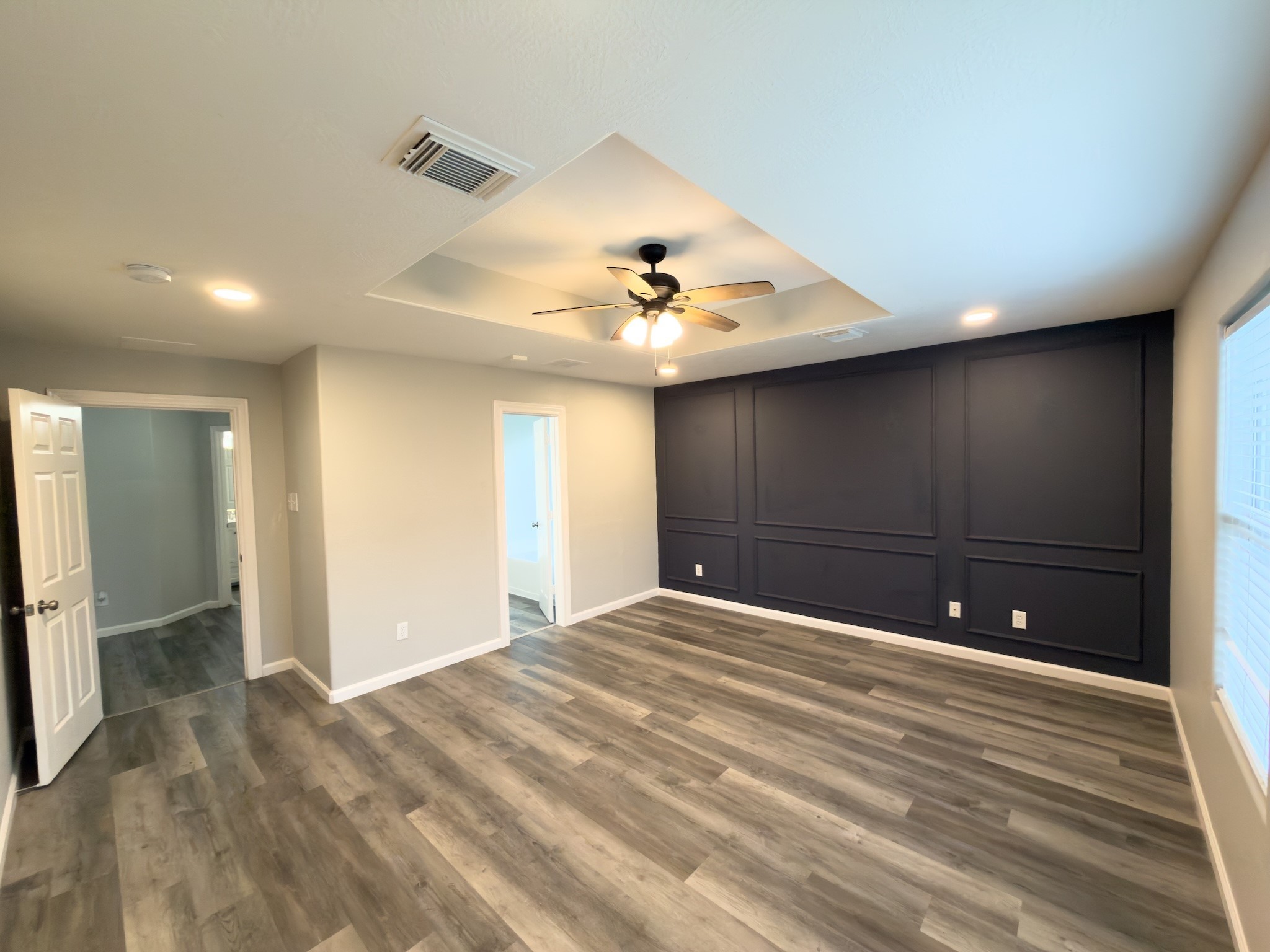 6626 Springfield Garden Lane Spring, TX 77379 - Photo 13 of 23 a view of a livingroom with a ceiling fan
