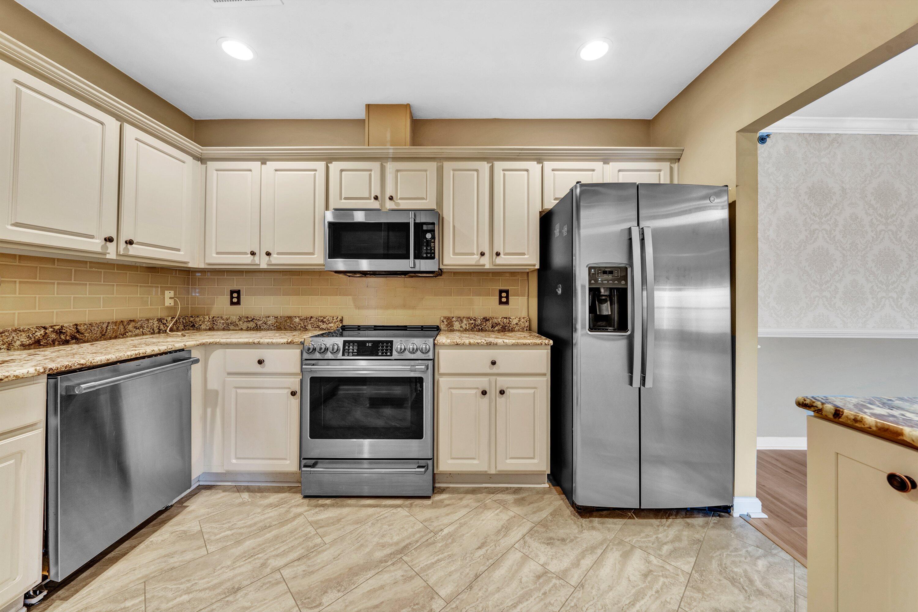 4438 Pheasant Ridge Road, Unit 206 Roanoke, VA 24014 - Photo 13 of 46 13-DSC00151